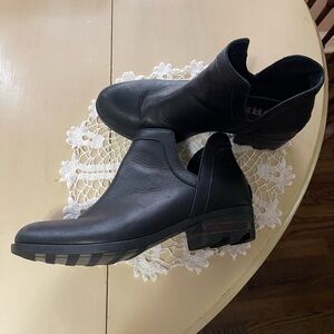 Sorel Lolla Black Leather Ankle Bootie